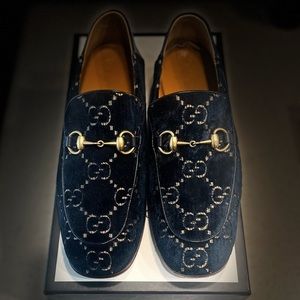 Gucci Quentin Loafer in blue velvet